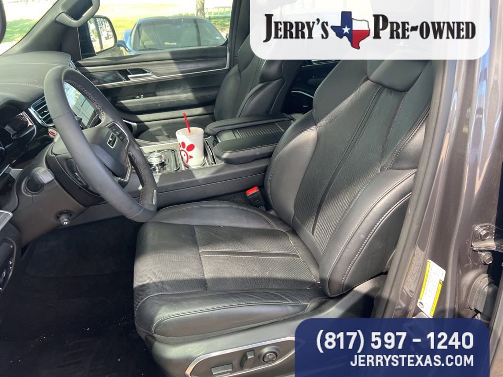 Used 2023 Jeep Wagoneer L Series III w/ Premium Group I image 10