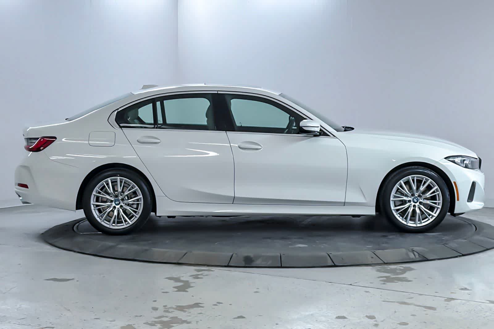 Used 2024 BMW 330e w/ Premium Package RWD image 8