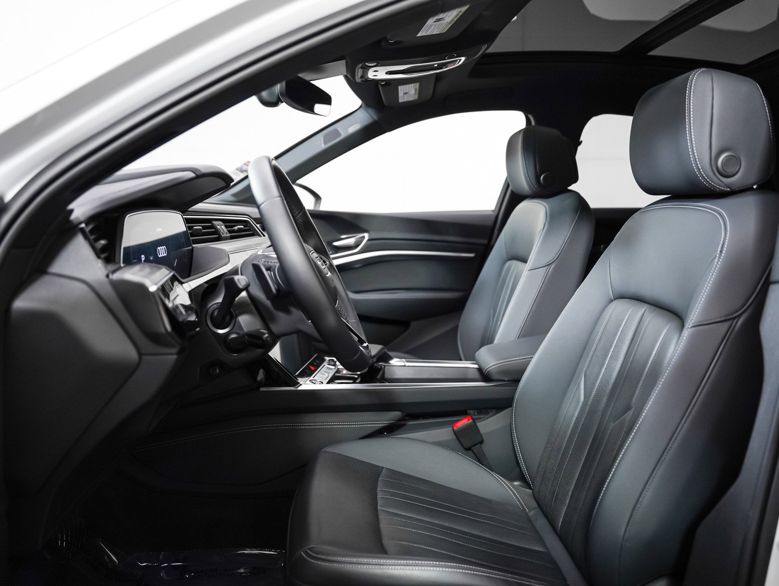 Used 2024 Audi Q8 e-tron Premium Plus w/ Premium Plus Package image 8