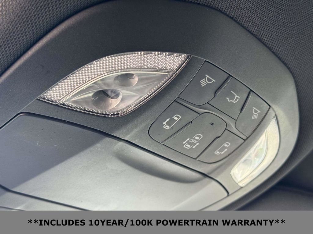 Used 2025 Chrysler Pacifica Select FWD image 29