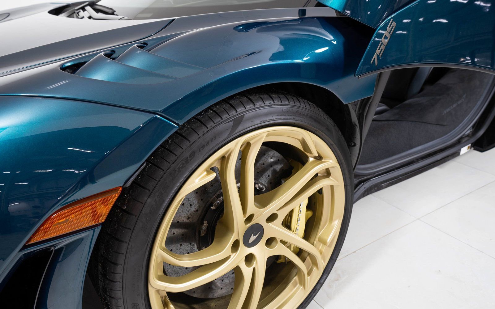 Used 2025 McLaren 750S Spider RWD image 16