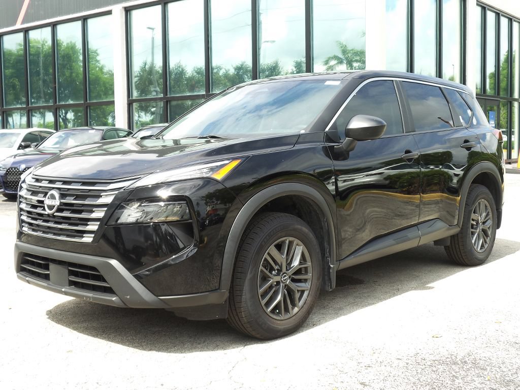 Used 2024 Nissan Rogue S FWD image 5