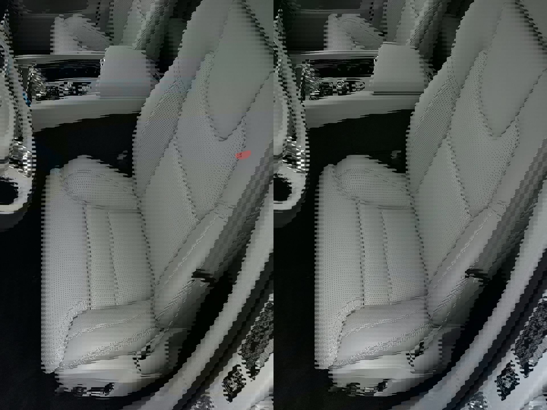 New 2026 Volvo XC60 T8 Ultra w/ Protection Package Premier image 20