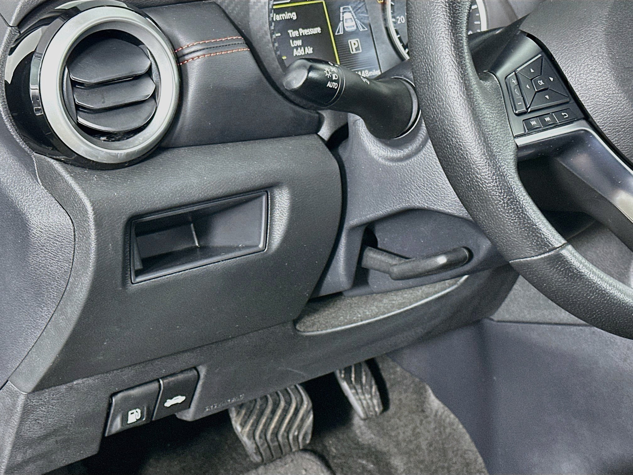 Used 2025 Nissan Versa SR w/ Trunk Package FWD image 17