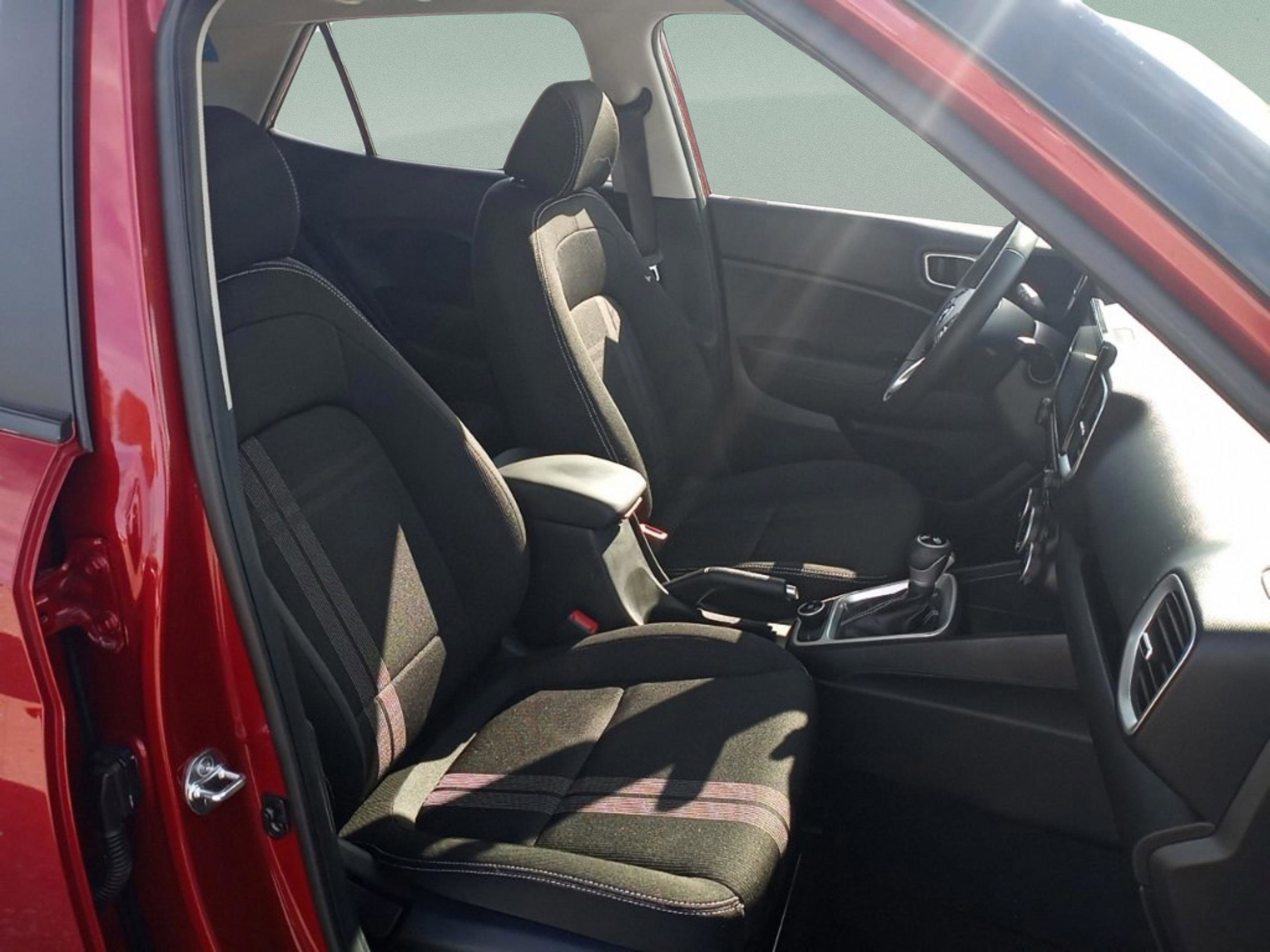 Certified 2024 Hyundai Venue SEL image 25