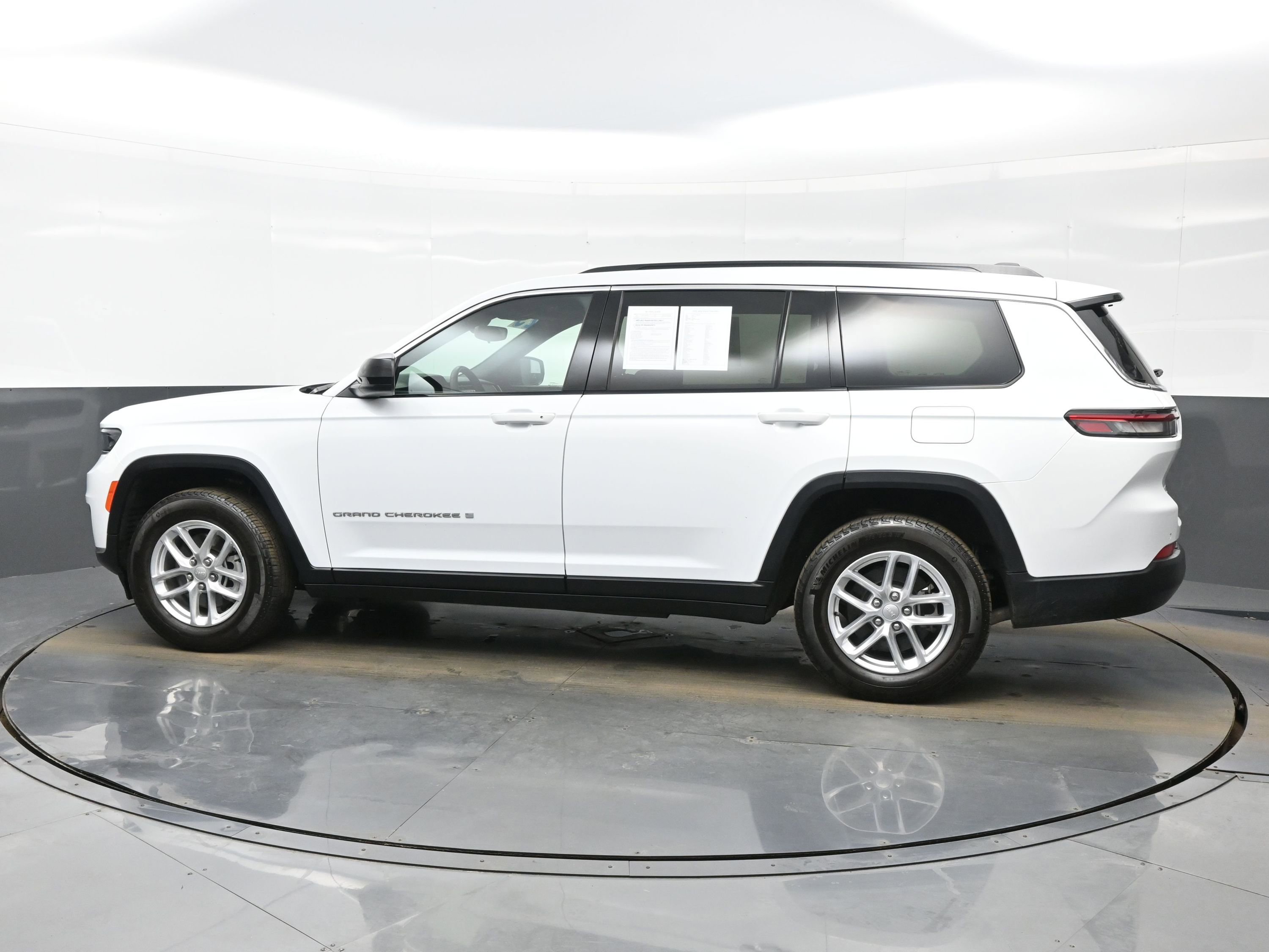 Used 2025 Jeep Grand Cherokee L Laredo w/ Trailer Tow Package image 3