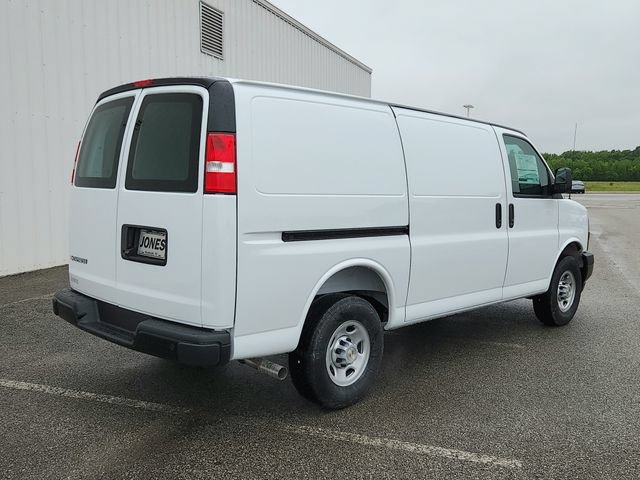 New 2026 Chevrolet Express 3500 RWD image 7