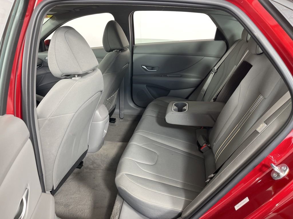 Used 2025 Hyundai Elantra SEL image 25