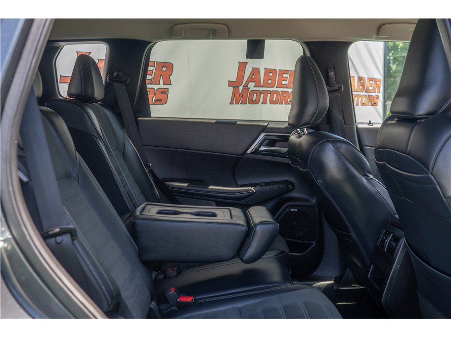 Used 2025 Mitsubishi Outlander AWD image 5