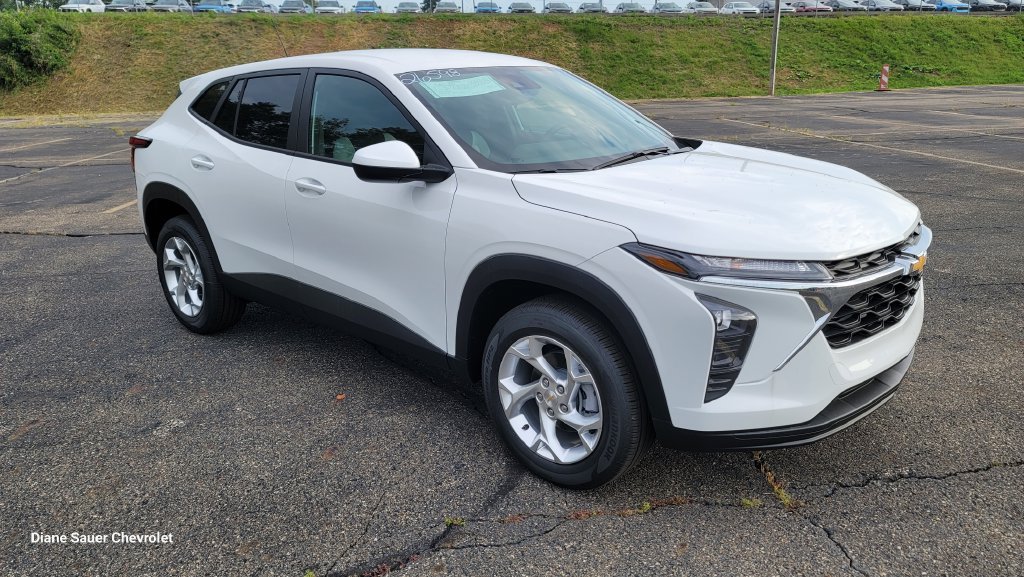 New 2026 Chevrolet Trax LS w/ LS Convenience Package FWD image 16