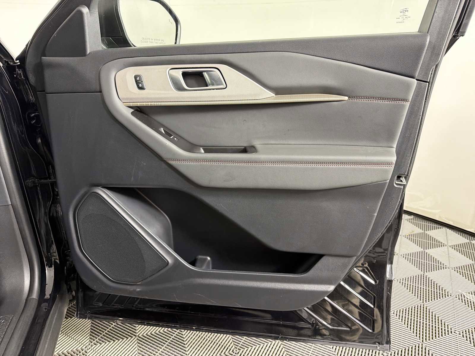 Used 2025 Ford Explorer Active image 24