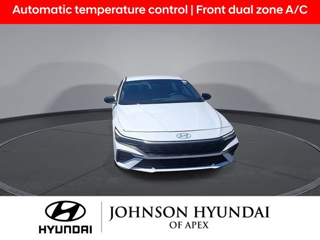 Certified 2025 Hyundai Elantra SEL FWD image 3