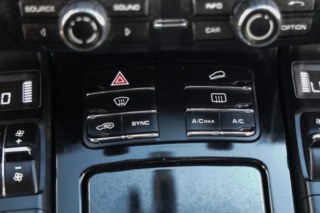 Used 2014 Porsche Cayenne Diesel AWD/4WD image 40