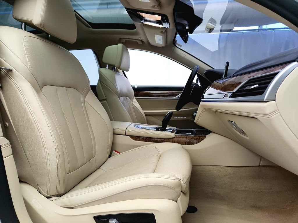 Used 2018 BMW 740e xDrive AWD/4WD image 33