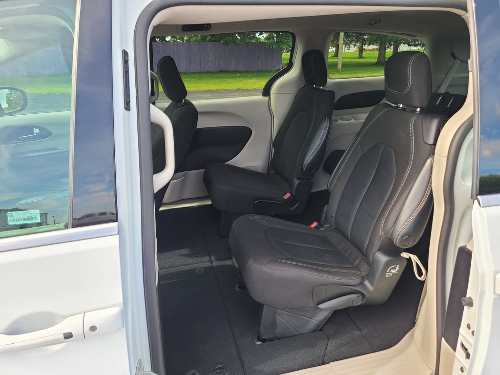 Used 2023 Chrysler Voyager LX FWD image 19