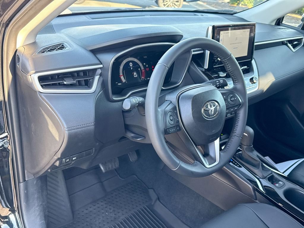 Used 2025 Toyota Corolla Cross XLE image 34