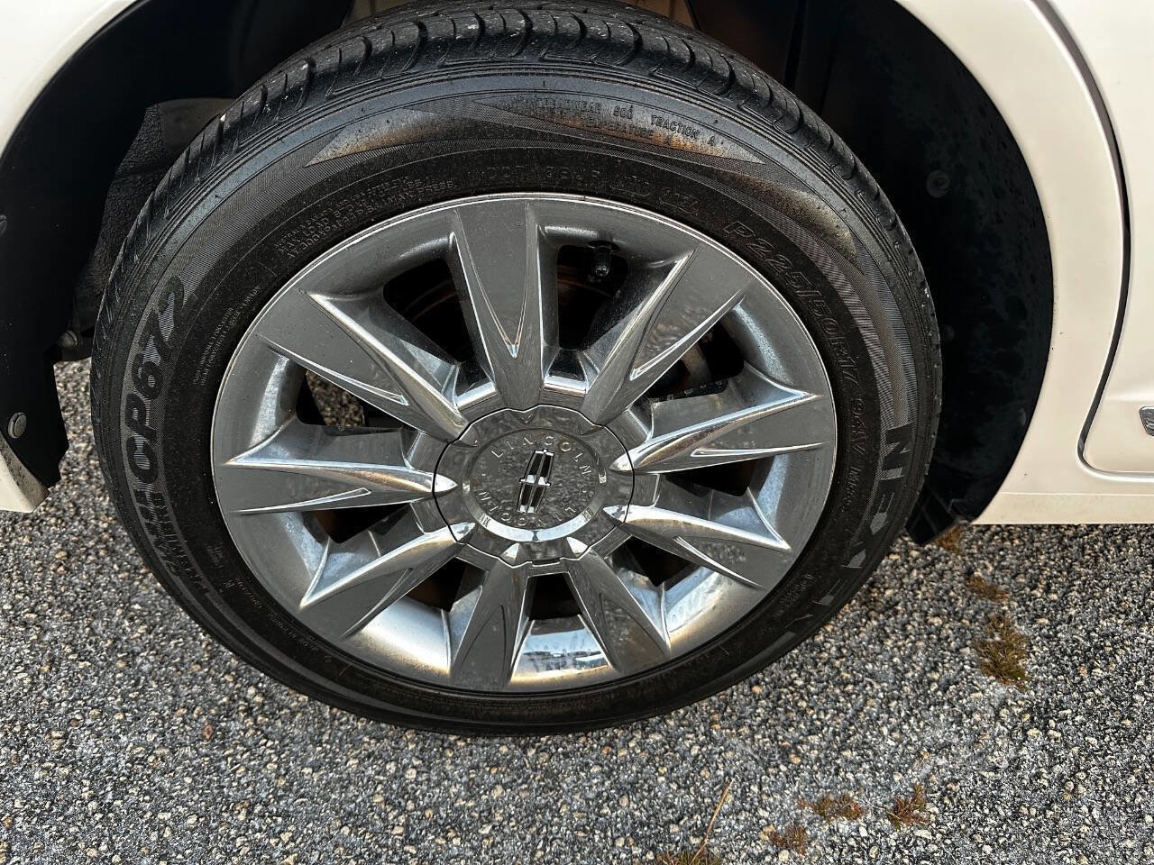 Used 2012 Lincoln MKZ FWD image 16