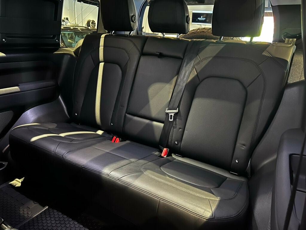 Used 2023 Land Rover Defender 90 SE AWD/4WD image 13