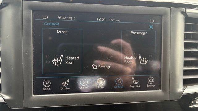 Used 2018 Chrysler Pacifica Touring-L w/ Tire & Wheel Group FWD image 25