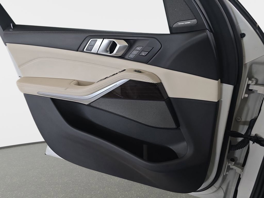 Used 2024 BMW X5 sDrive40i w/ Premium Package image 27