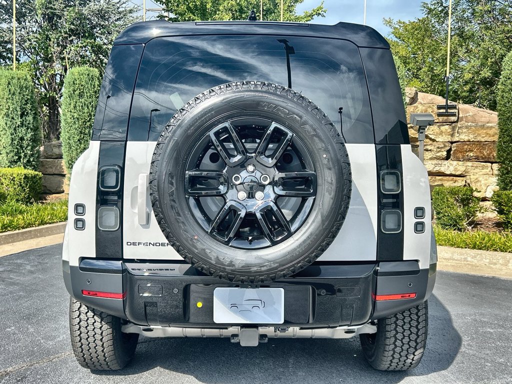 New 2026 Land Rover Defender 110 S AWD/4WD image 4