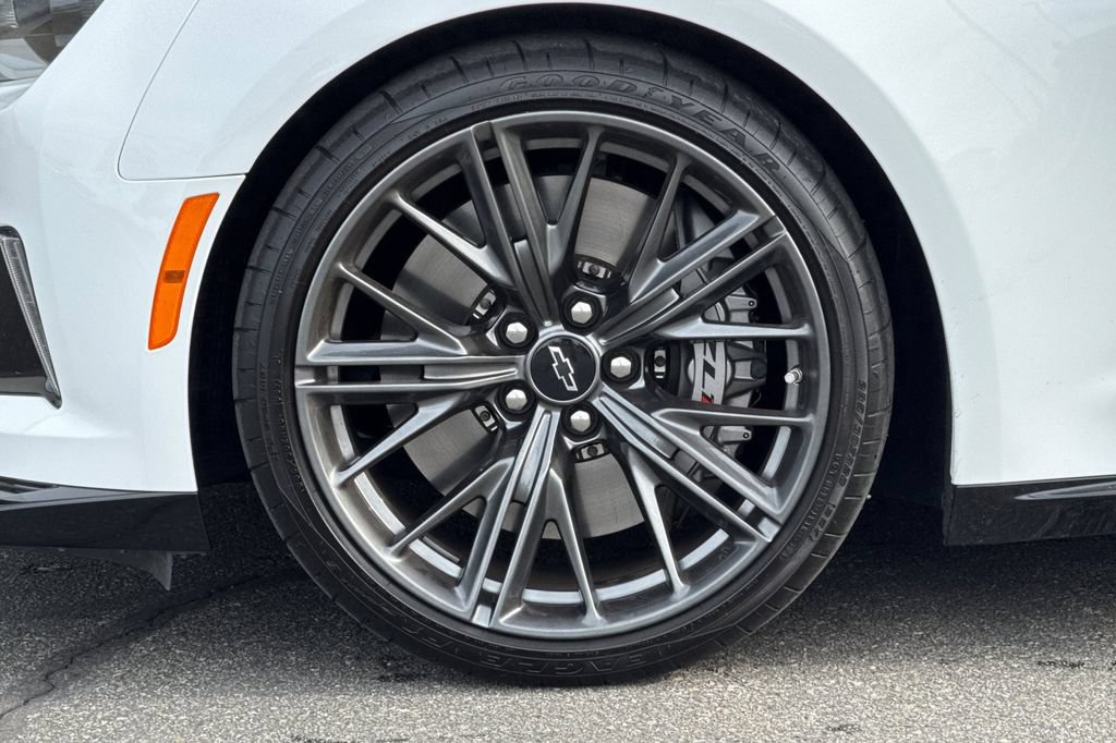 Used 2022 Chevrolet Camaro ZL1 RWD image 27