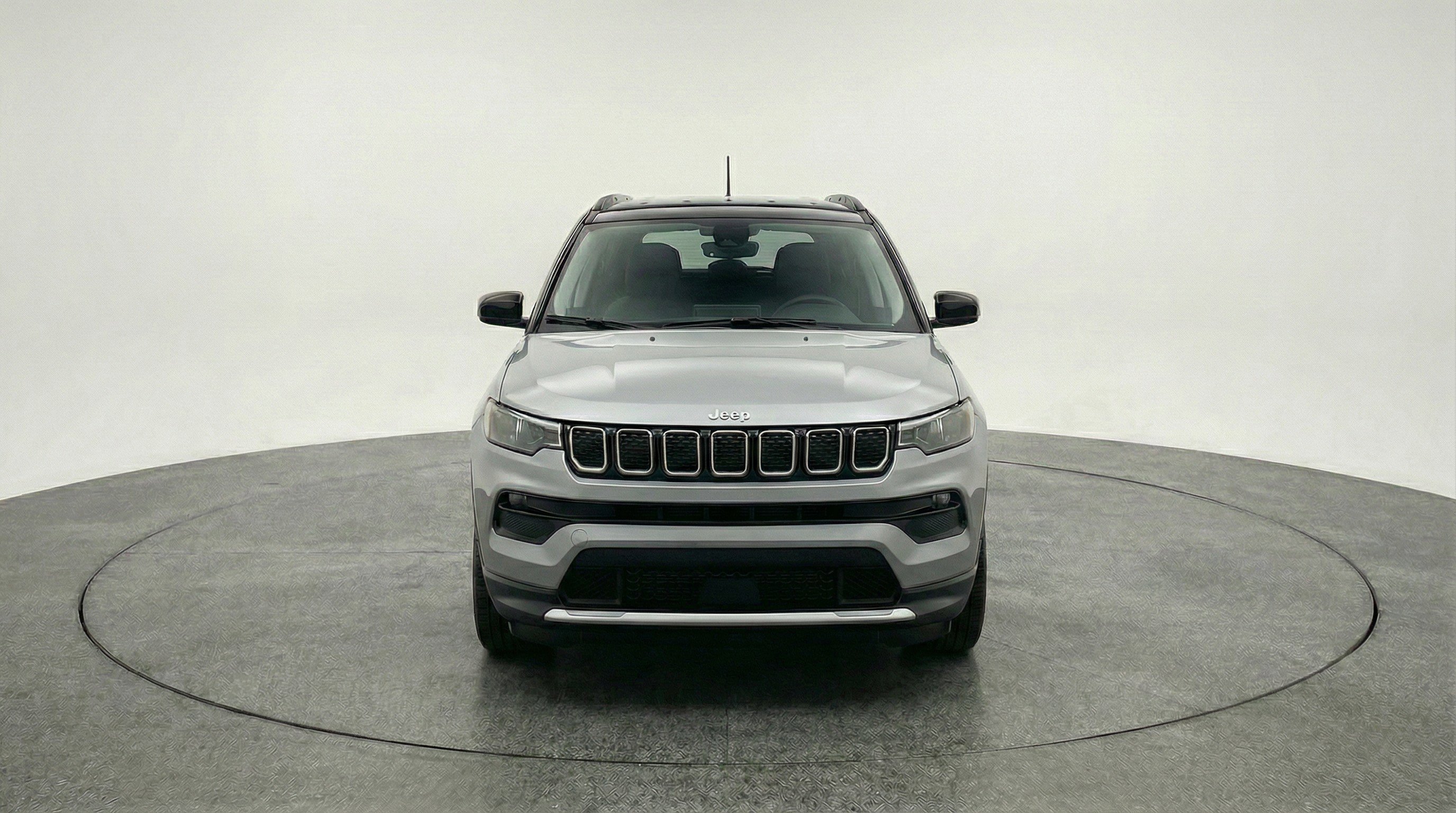 Used 2025 Jeep Compass Limited AWD/4WD image 2