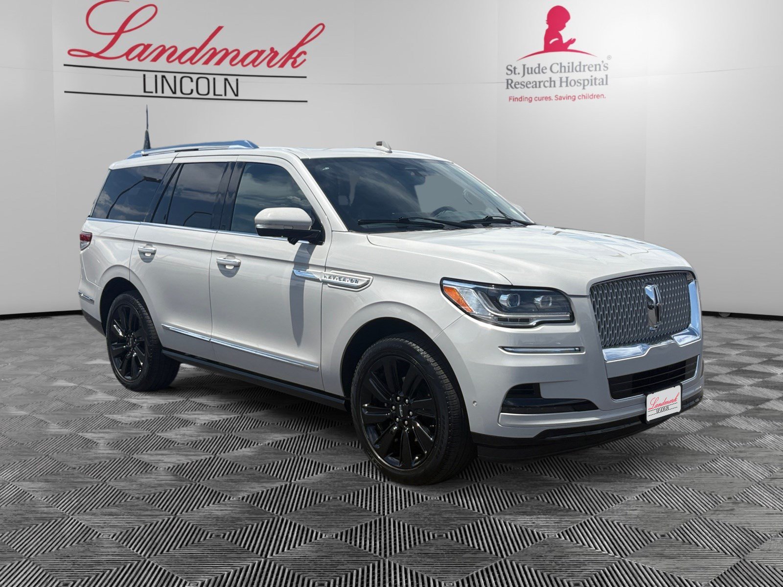 Used 2023 Lincoln Navigator Reserve AWD/4WD image 7