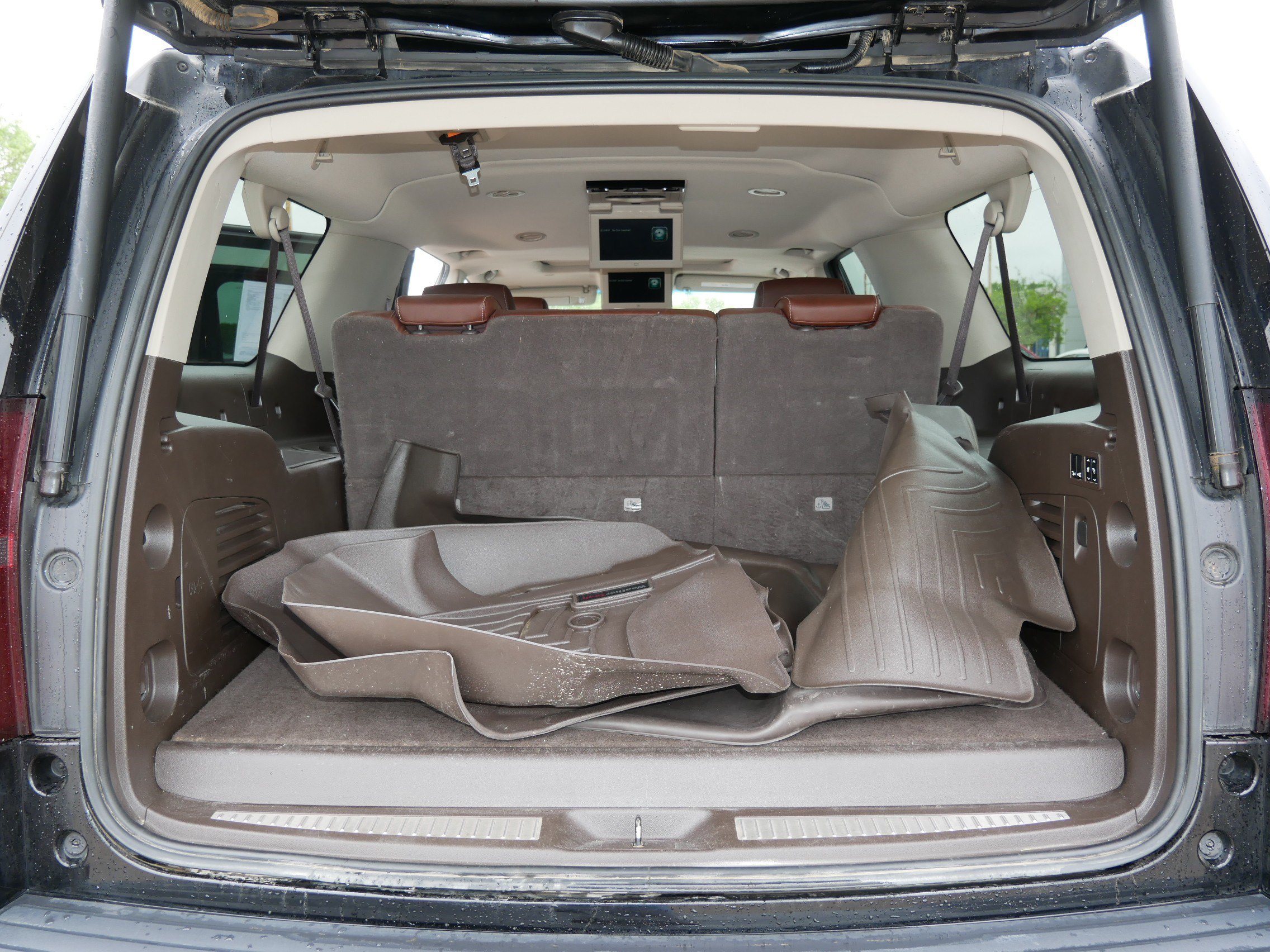 Used 2020 Chevrolet Suburban Premier AWD/4WD image 18