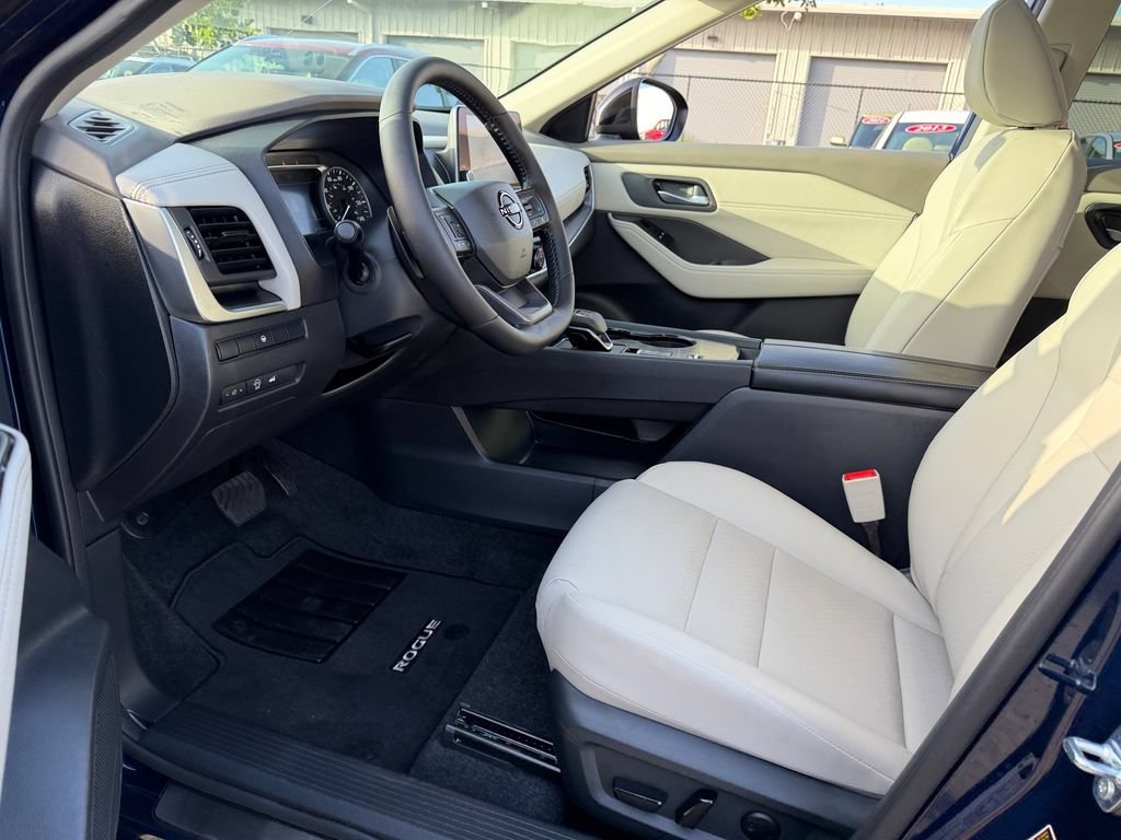 Used 2026 Nissan Rogue Dark Armor FWD image 11