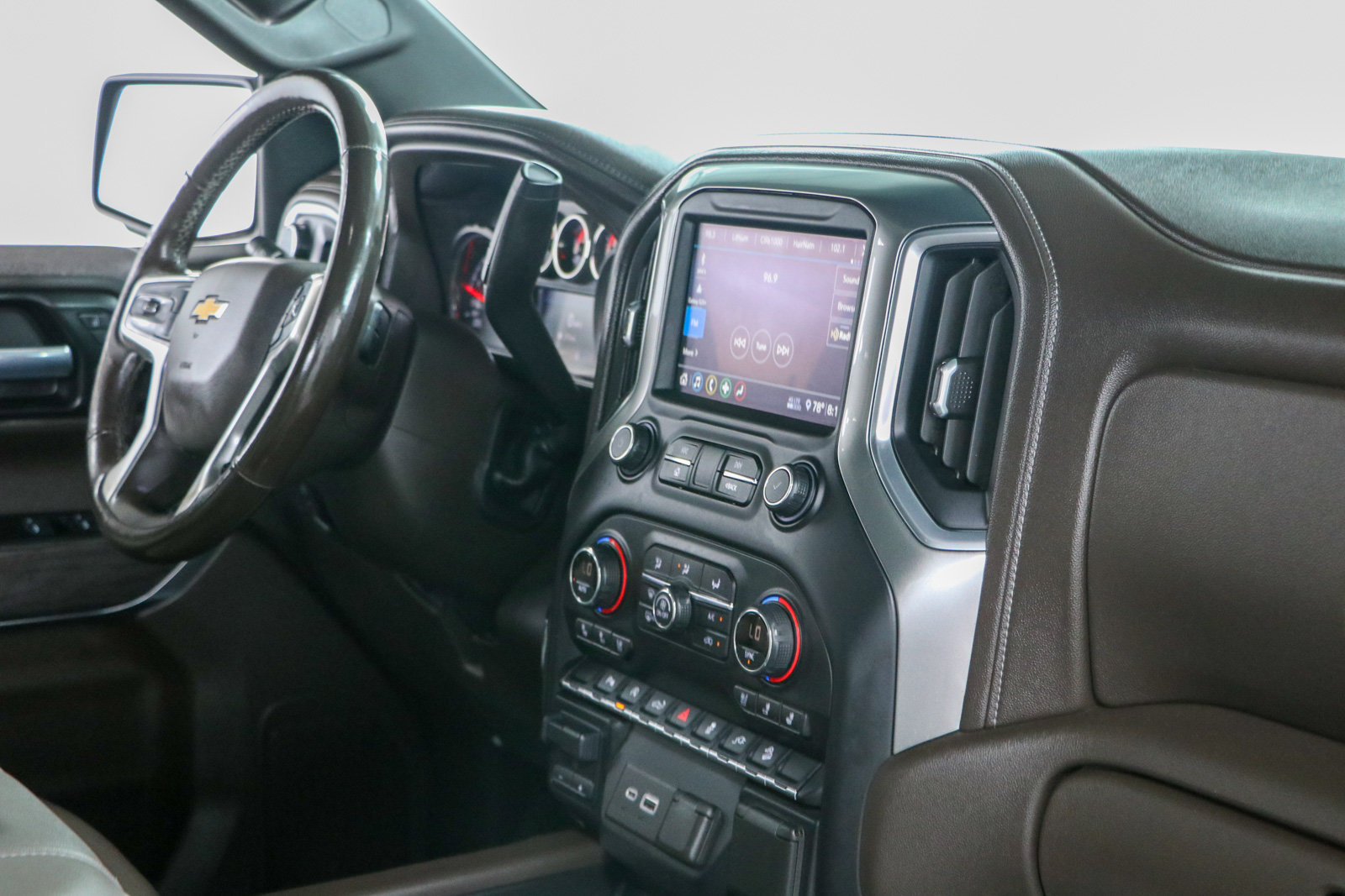 Used 2020 Chevrolet Silverado 1500 LTZ AWD/4WD image 28