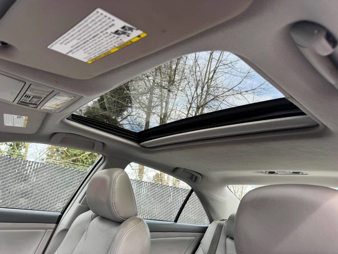 Used 2011 Toyota Camry SE w/ SE/XLE Extra-Value Pkg image 10