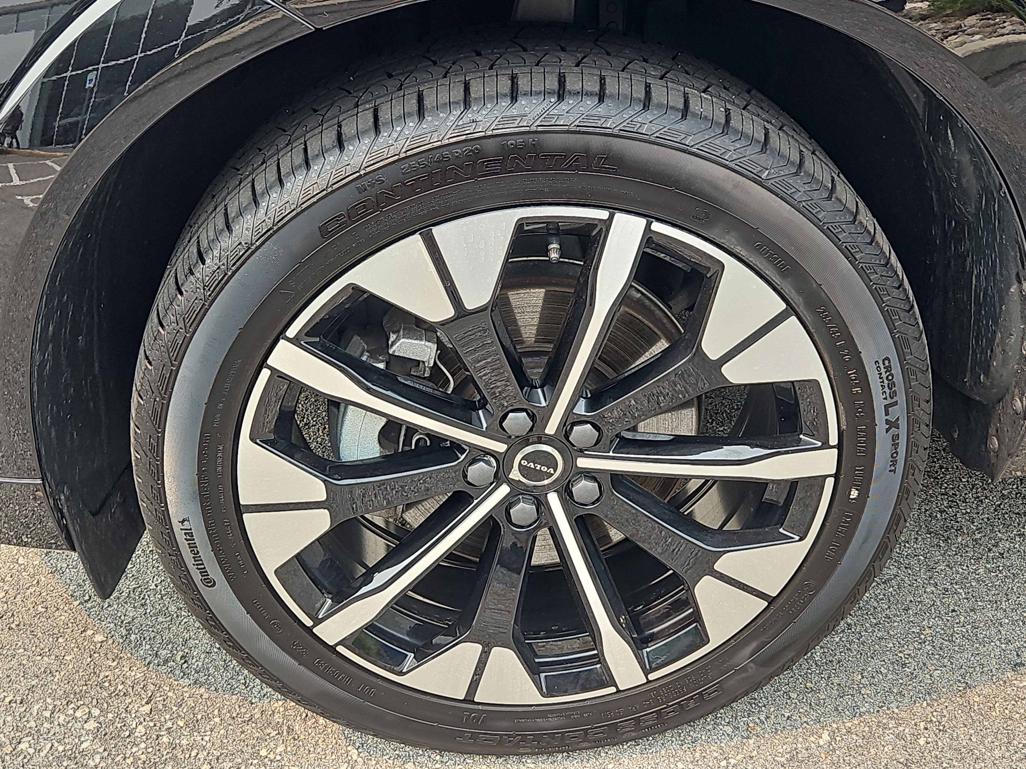 Used 2026 Volvo XC60 B5 Plus w/ Protection Package Premier AWD/4WD image 4