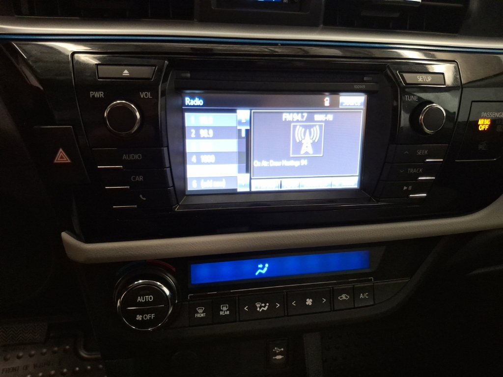 Used 2014 Toyota Corolla LE FWD image 26
