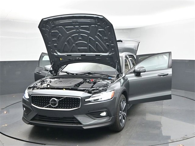 New 2026 Volvo V60 B5 Cross Country Plus w/ Protection Package Premier image 54