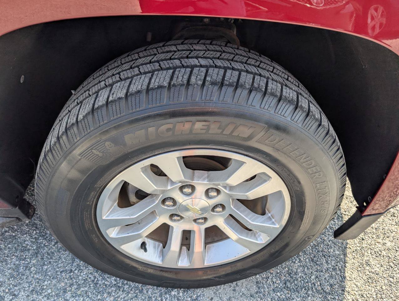 Used 2018 Chevrolet Suburban LS w/ Enhanced Driver Alert Package RWD image 4