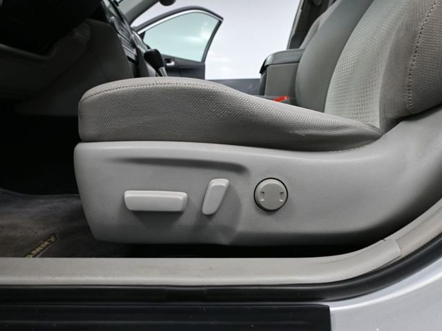 Used 2012 Toyota Camry LE FWD image 19