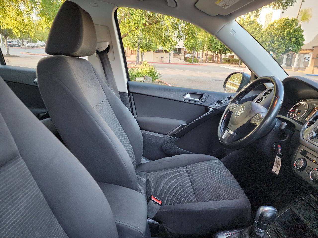 Used 2015 Volkswagen Tiguan S FWD image 26