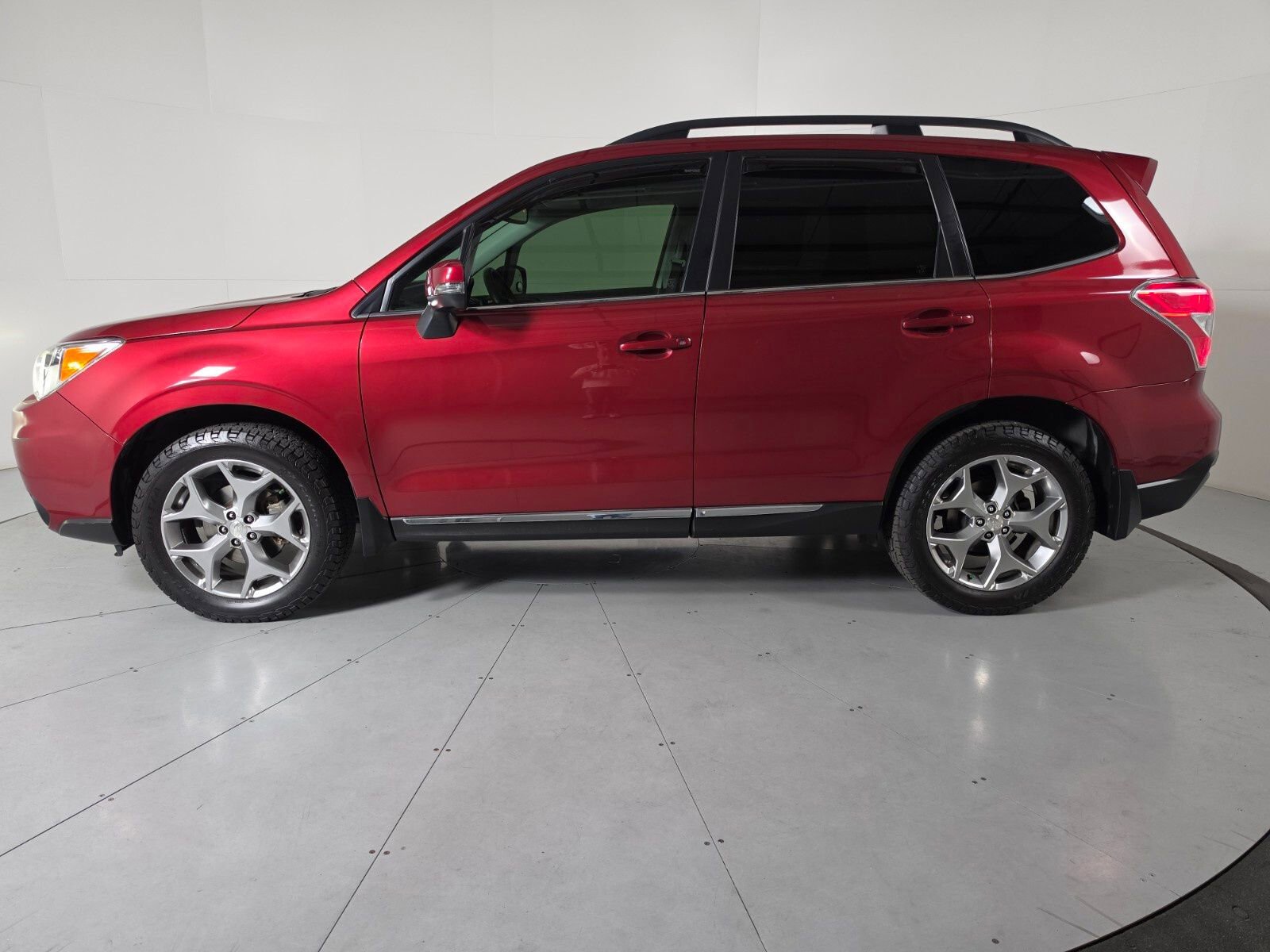 Used 2016 Subaru Forester 2.5i Touring w/ Popular Package #2 AWD/4WD image 2
