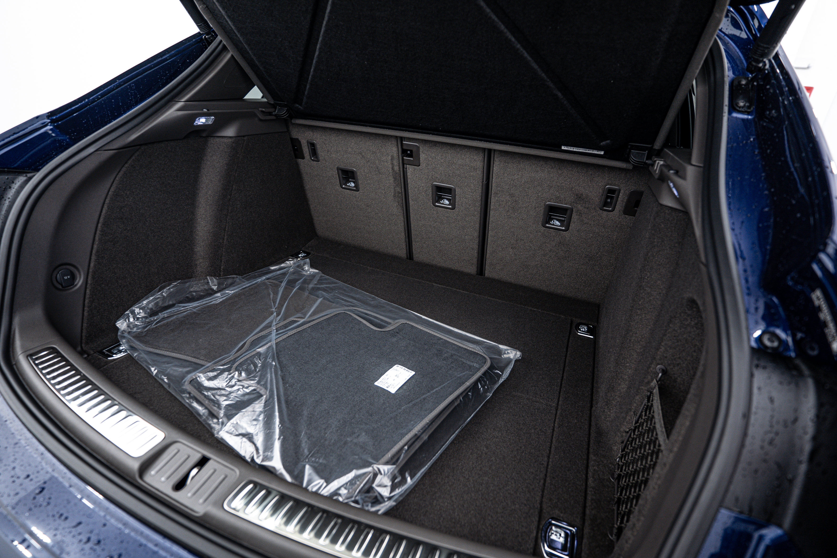 Certified 2025 Porsche Macan image 25