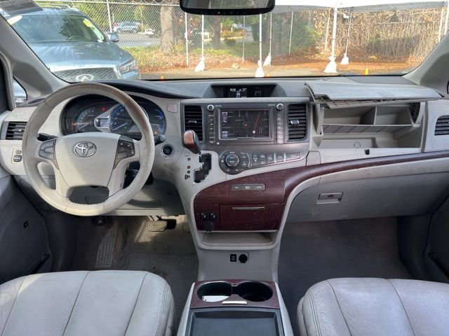 Used 2011 Toyota Sienna XLE image 43