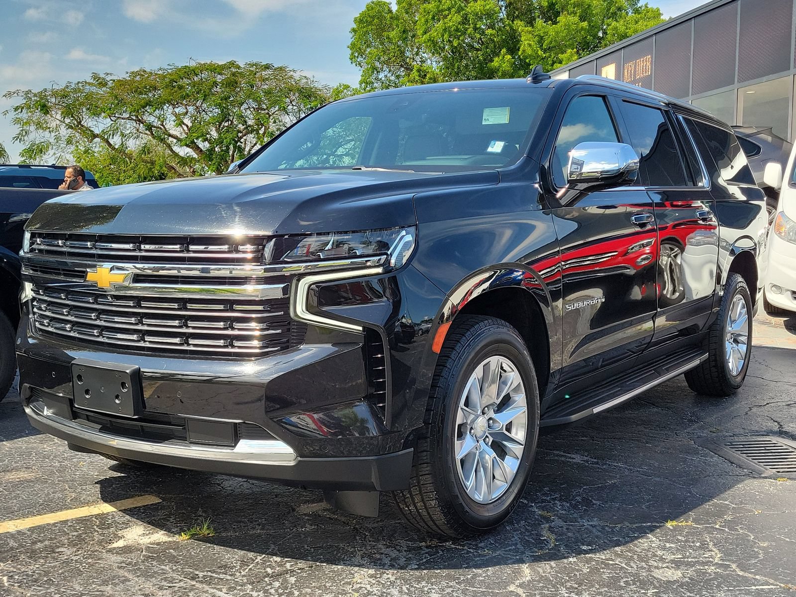 Used 2021 Chevrolet Suburban Premier w/ Premium Package AWD/4WD image 32