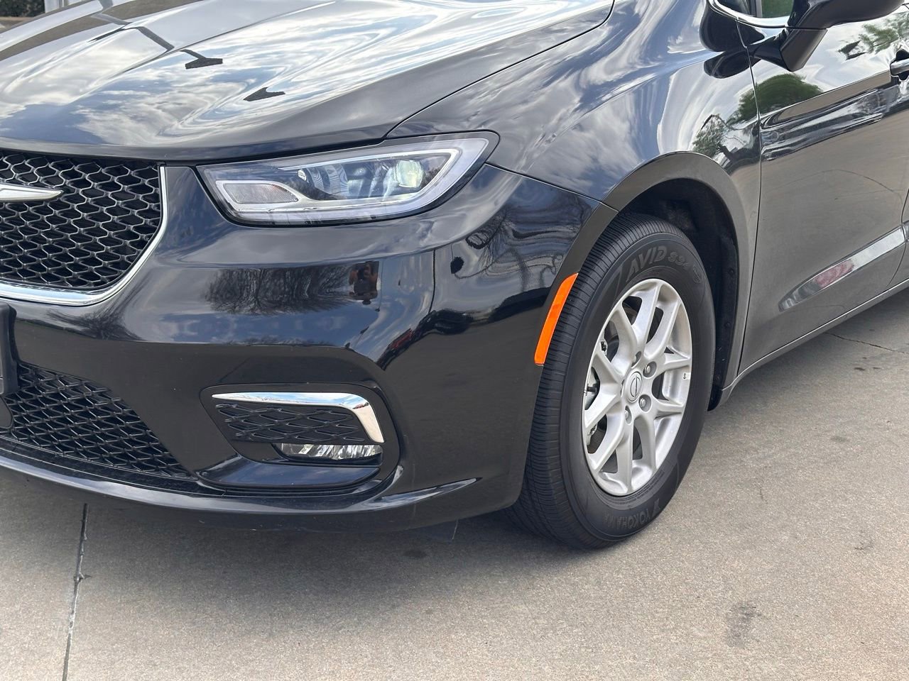 Used 2026 Chrysler Pacifica Select image 9