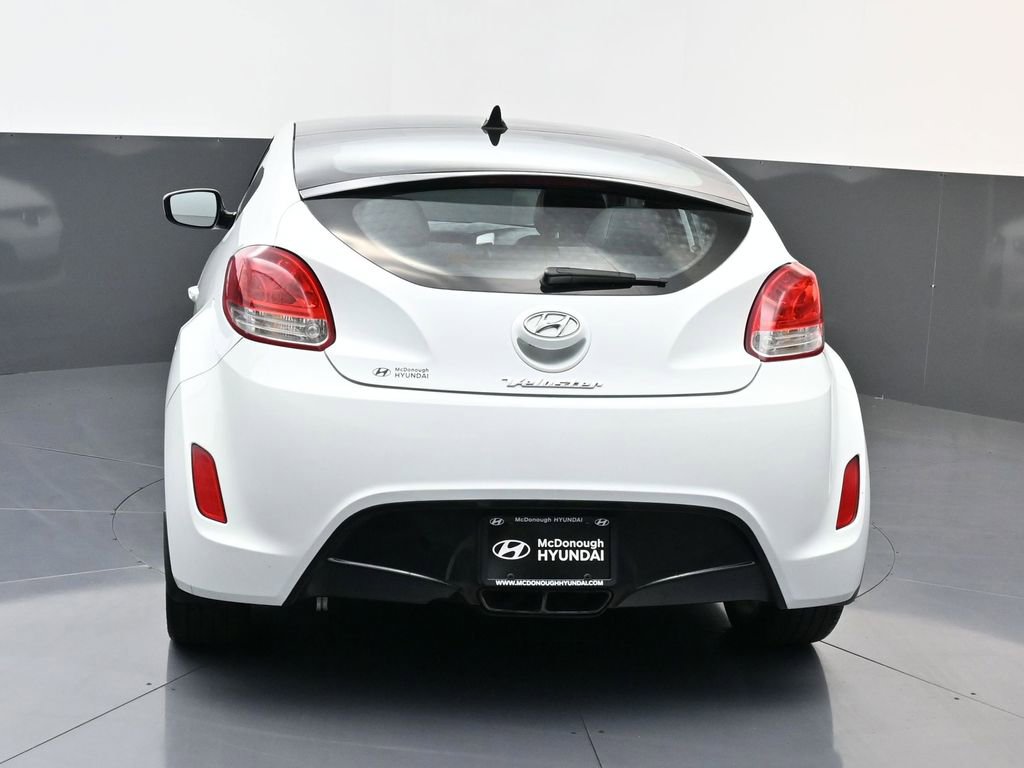 Used 2013 Hyundai Veloster w/ Style Pkg image 4