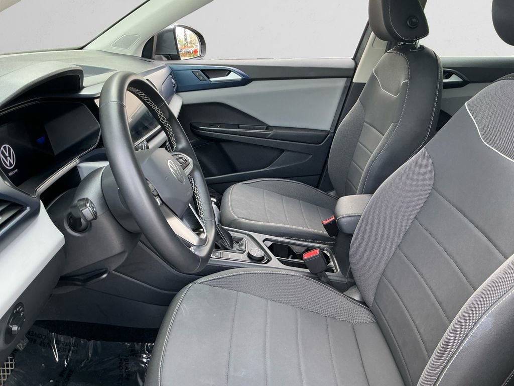 Used 2023 Volkswagen Taos SE w/ Panoramic Sunroof Package image 9