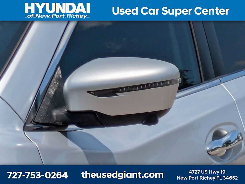 Used 2018 Nissan Rogue SV w/ Premium Package FWD image 11