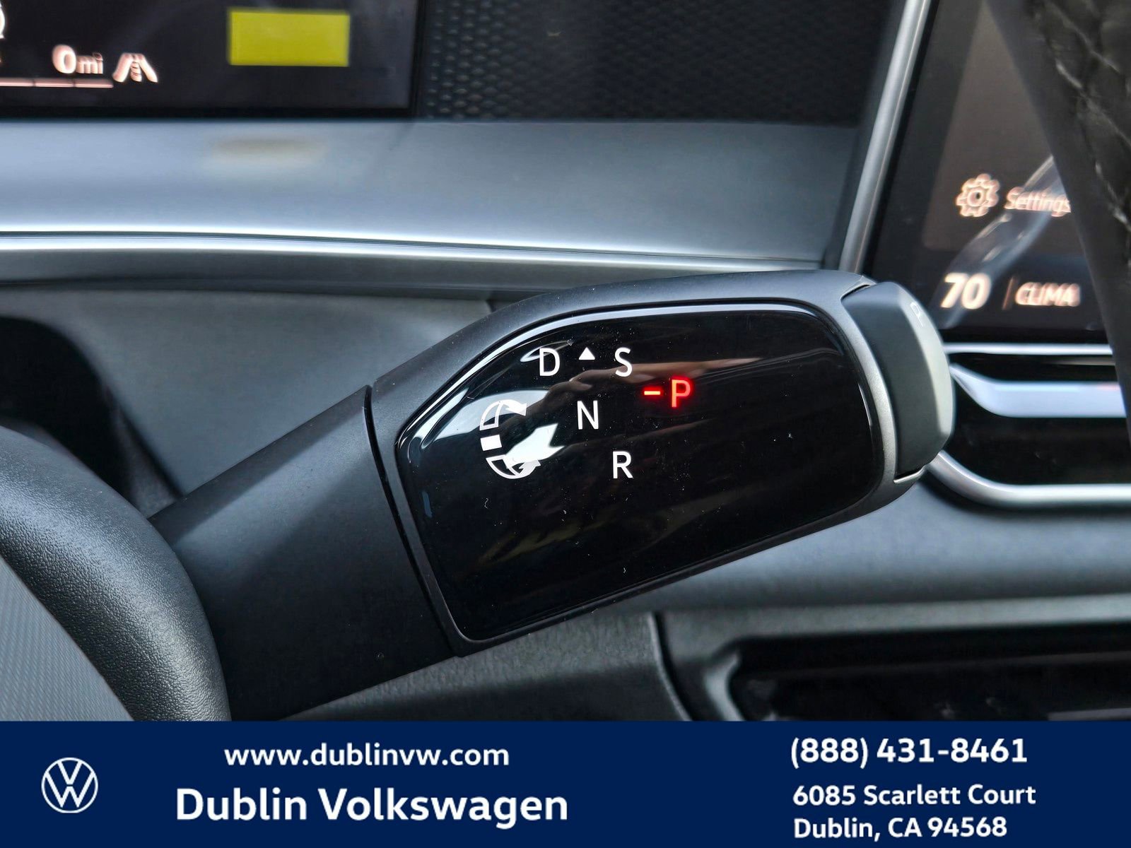New 2026 Volkswagen Tiguan SE R-Line AWD/4WD image 17