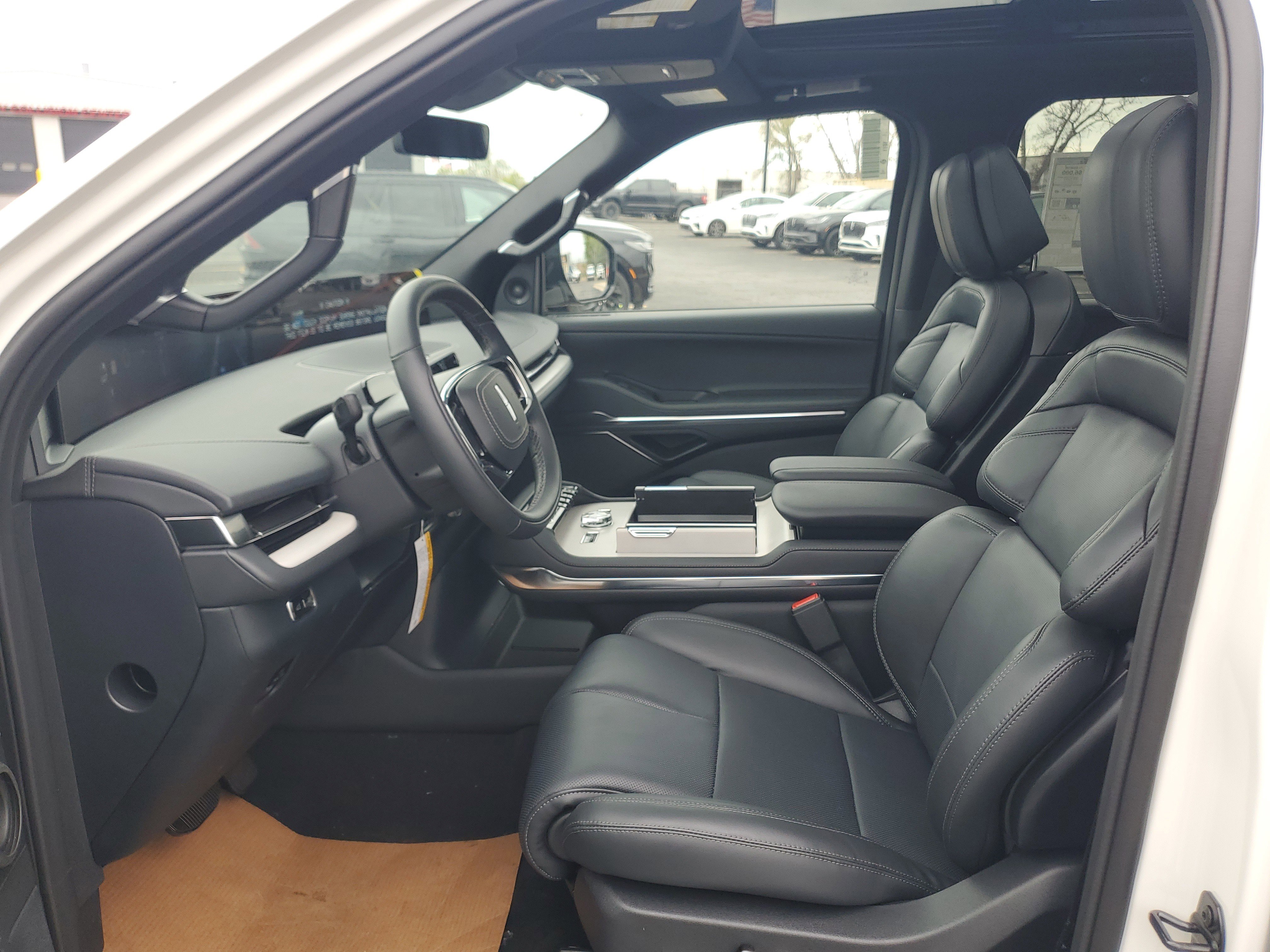 New 2026 Lincoln Navigator Reserve AWD/4WD image 12