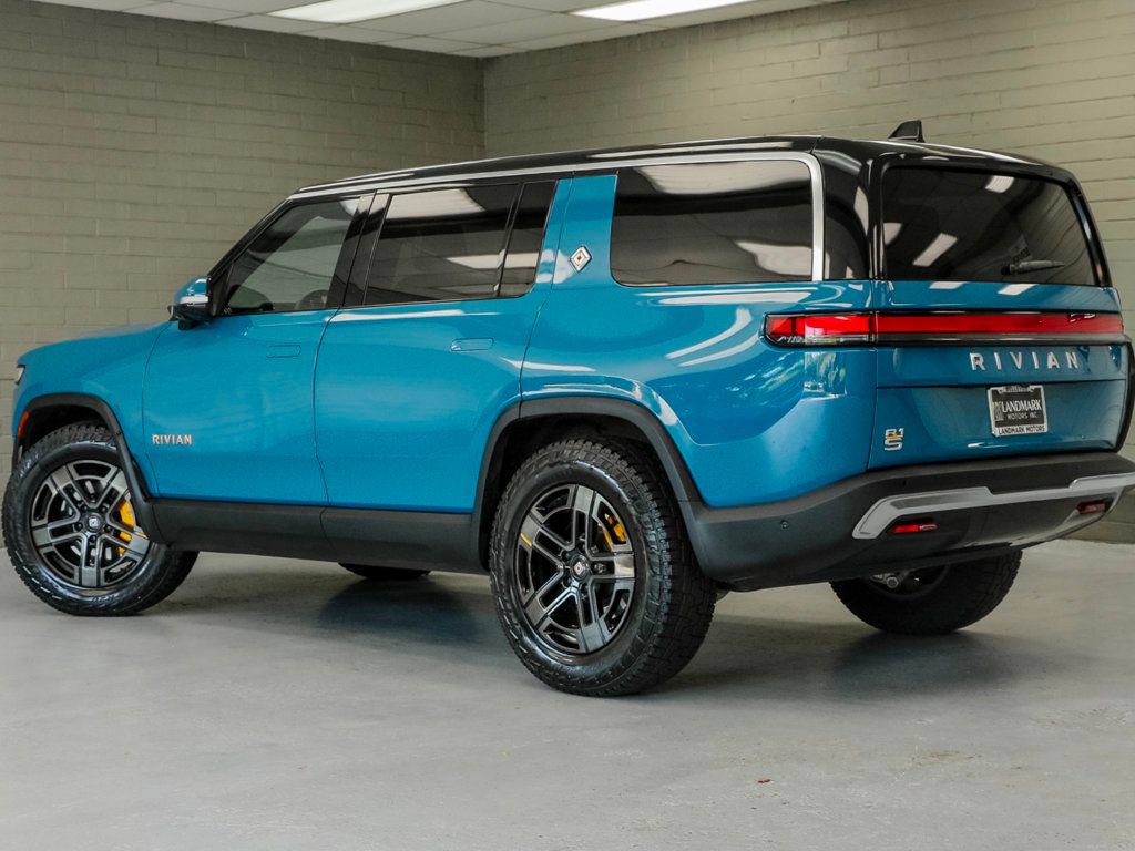 Used 2023 Rivian R1S Adventure AWD/4WD image 31