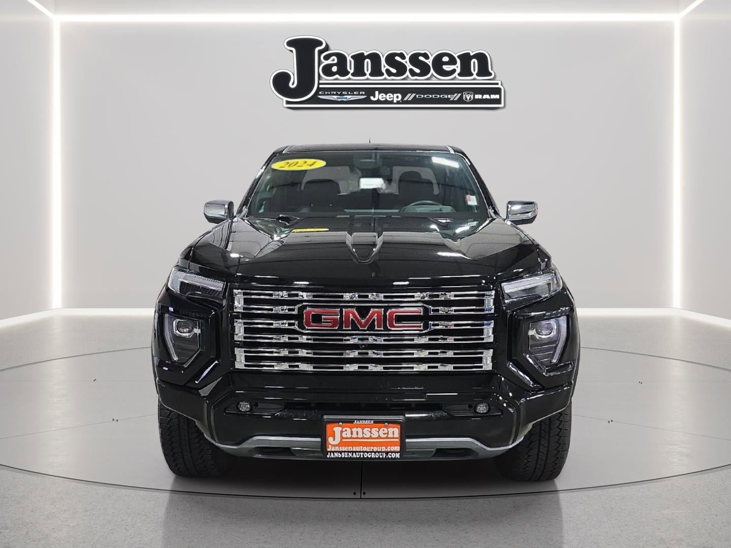 Used 2024 GMC Canyon Denali AWD/4WD image 7